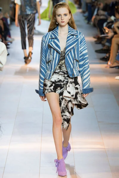 Look 14